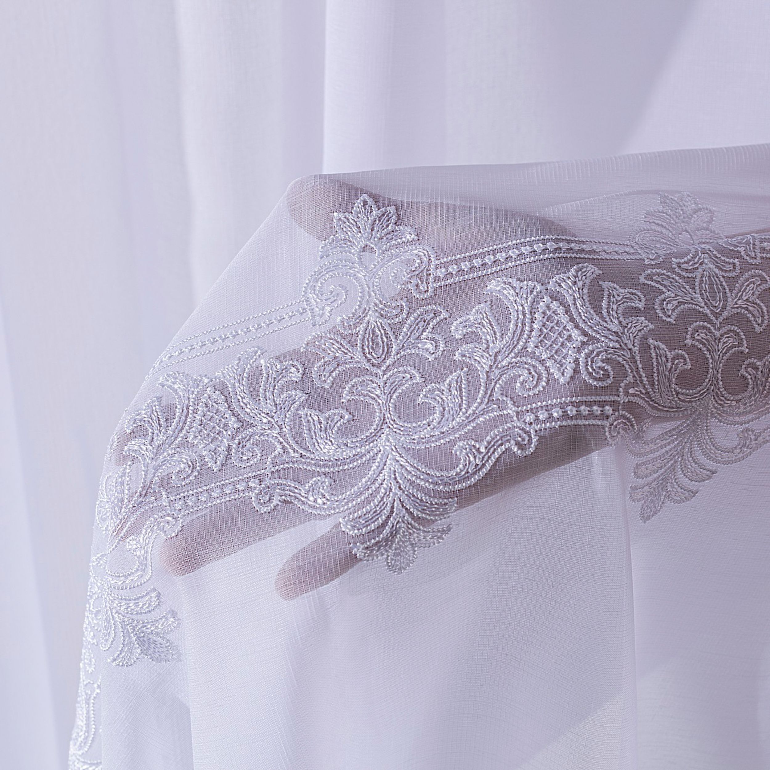 Voile 186-36 valkoinen kohokuvioidulla kuviolla