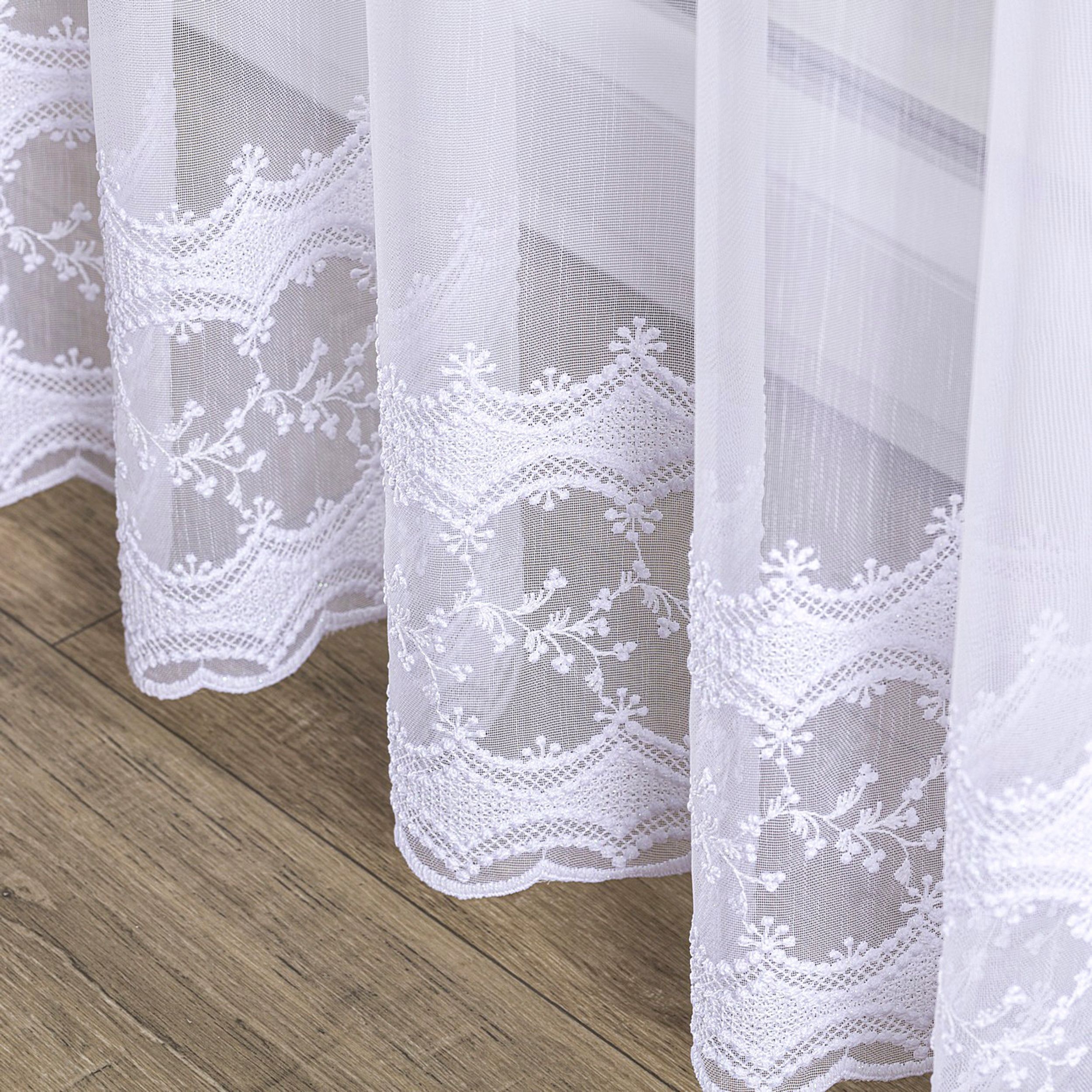 Voile 186-39 valkoinen kuviolla