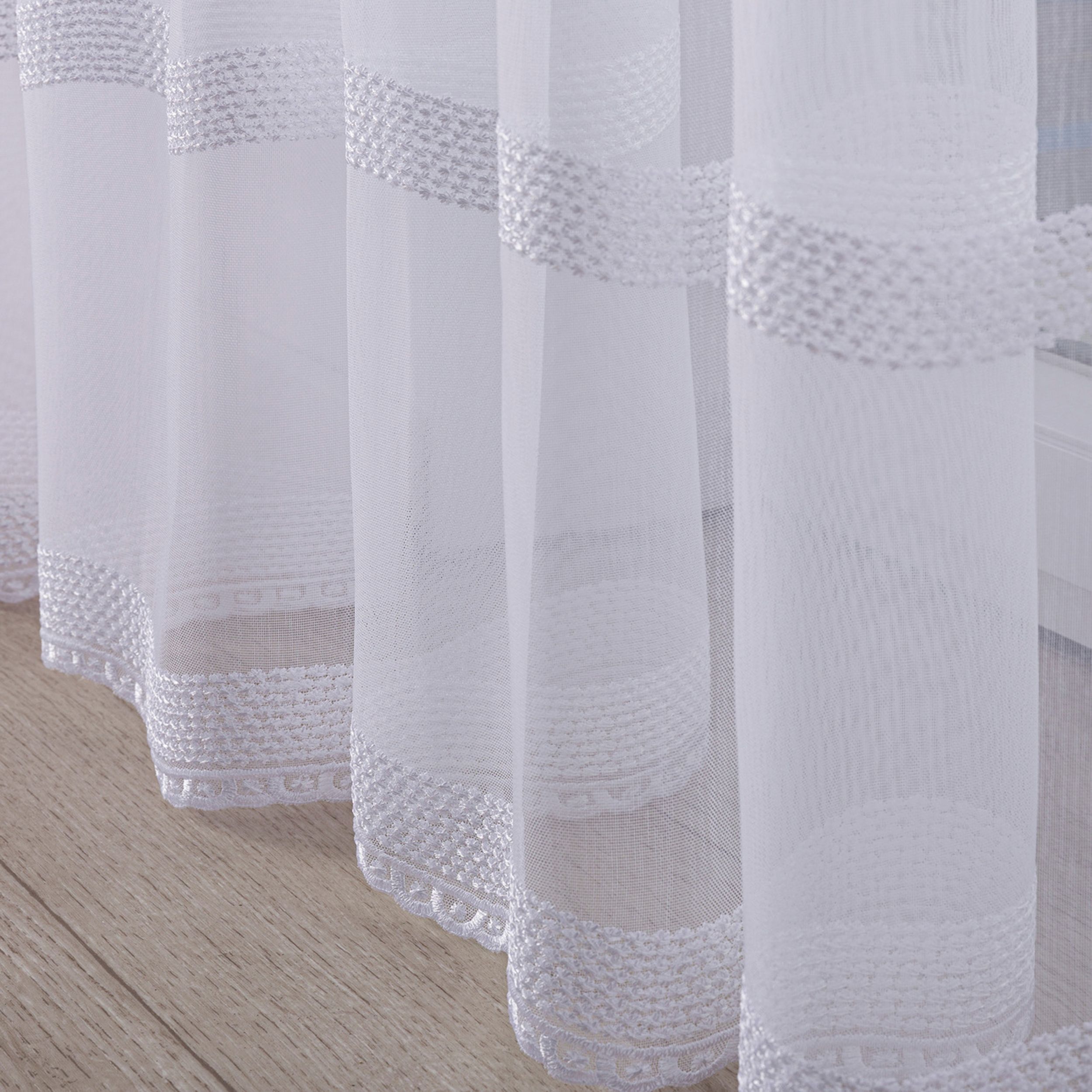 Voile 186-40 valkoinen kuviolla