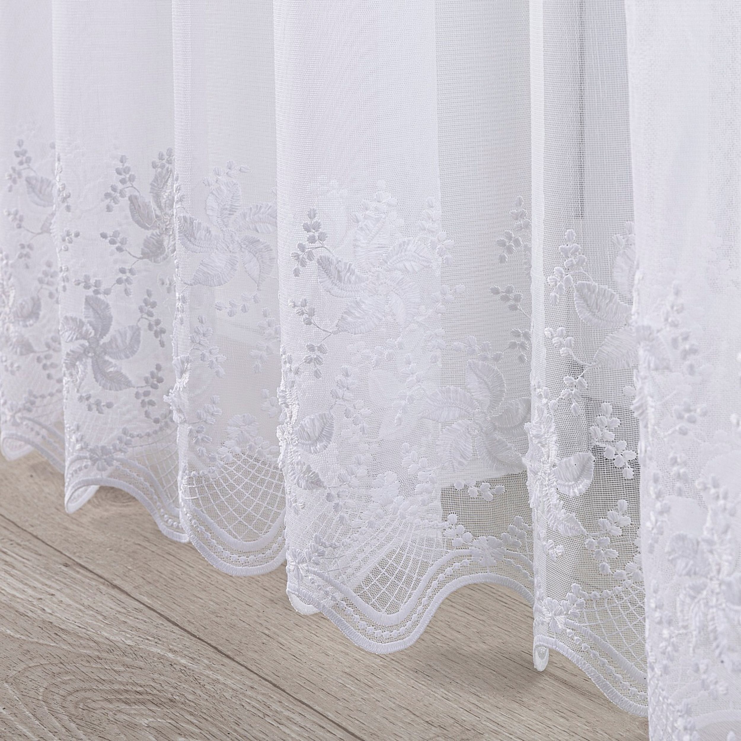 Voile 186-56 valkoinen kuviolla