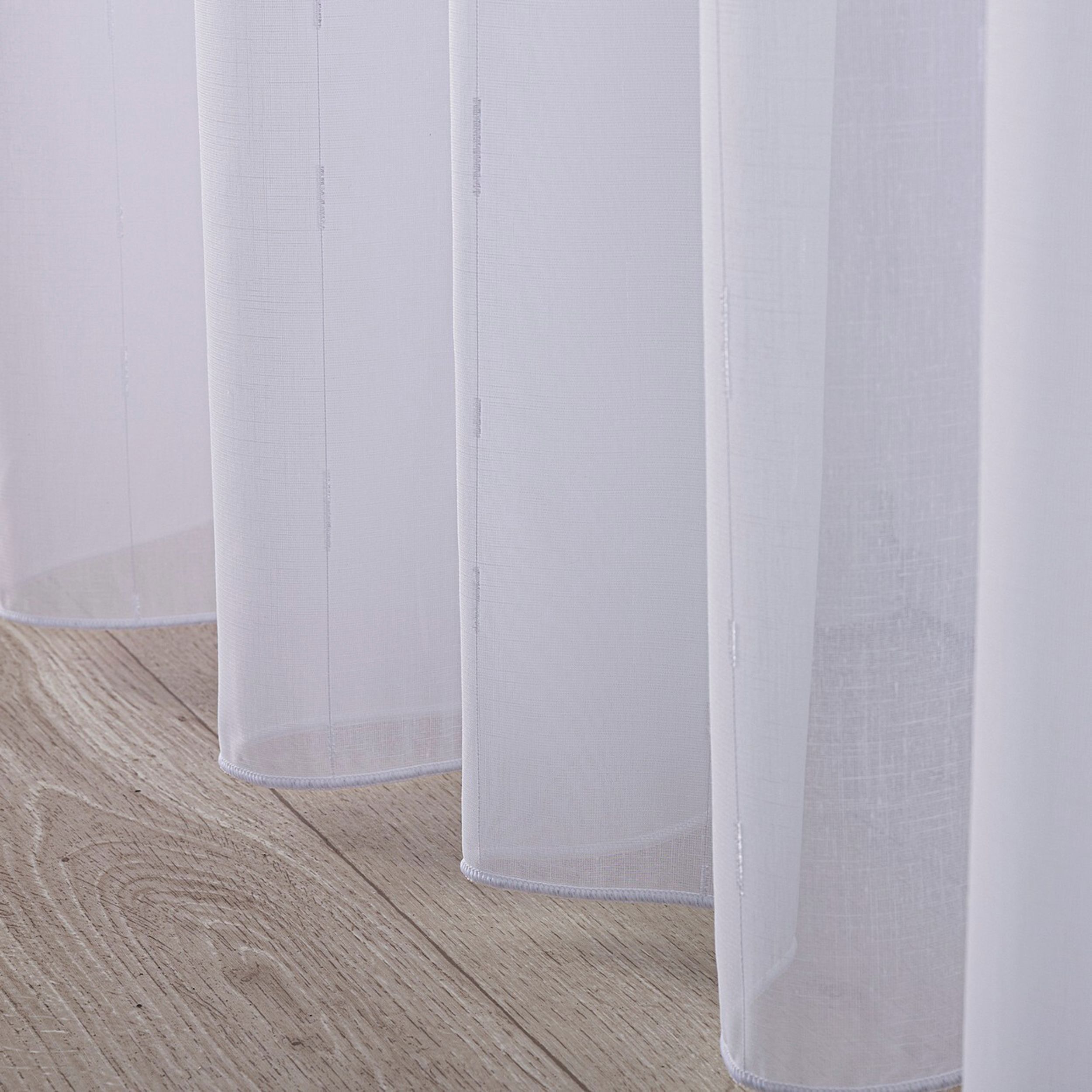 Voile 186-74 valkoinen kuviolla