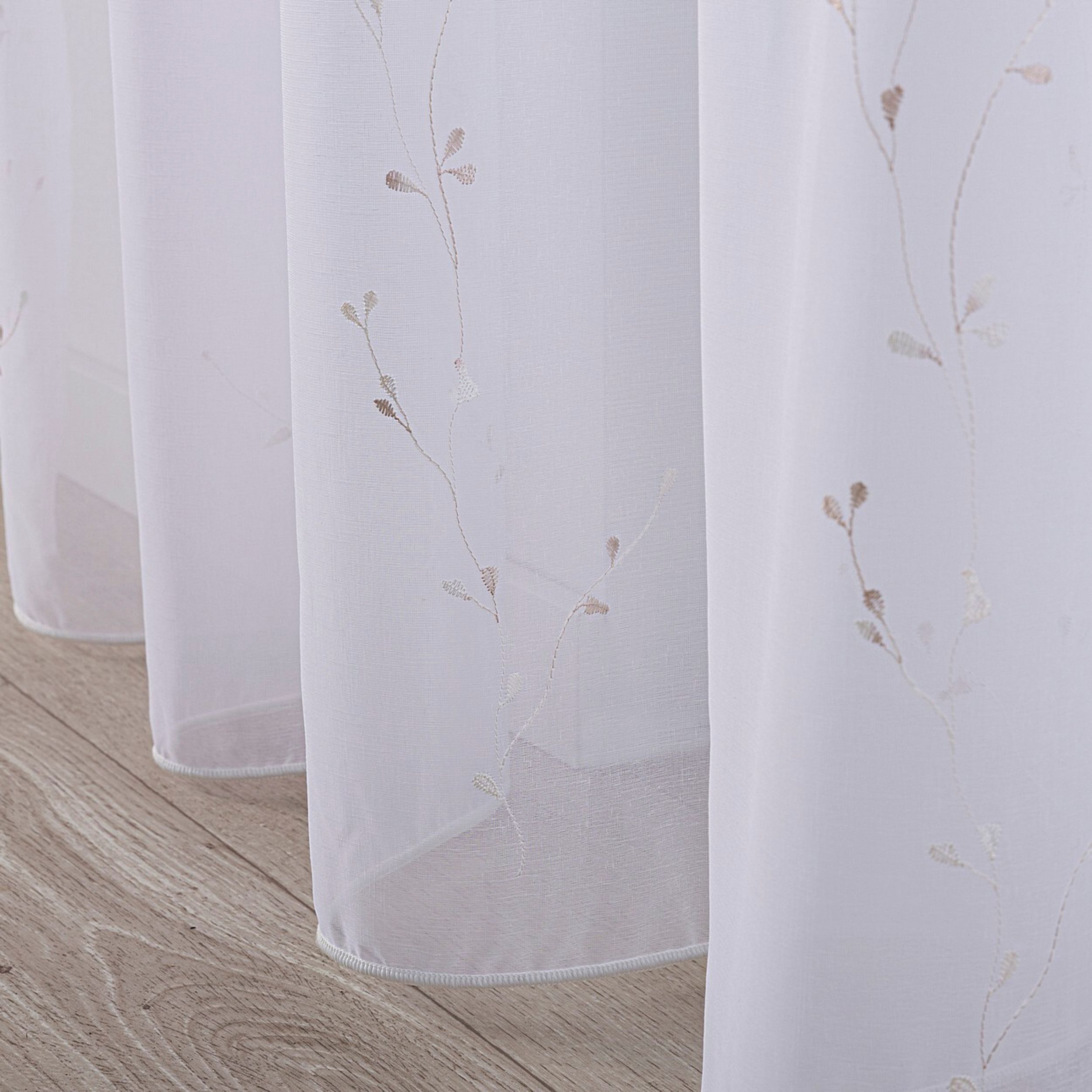 Voile 186-76 valkoinen kuviolla